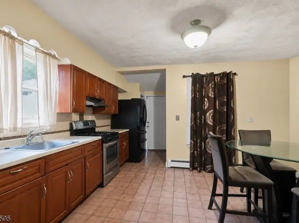526 E 25Th St, Paterson City, NJ 07514