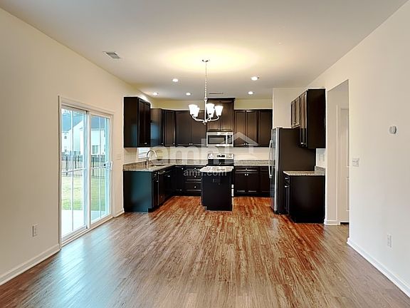5th image of 557 Larragan Dr