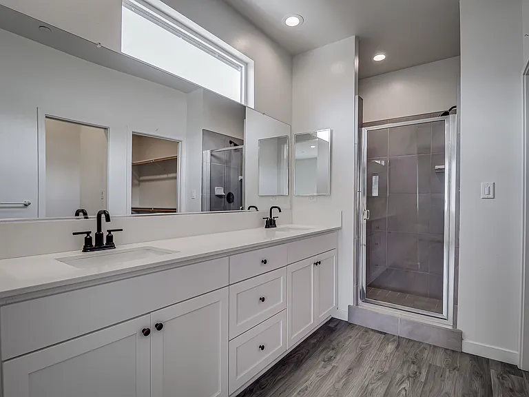 15017 Maryvale Ave — Photo 22
