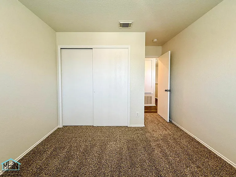 6 Bedford Bay — Photo 22