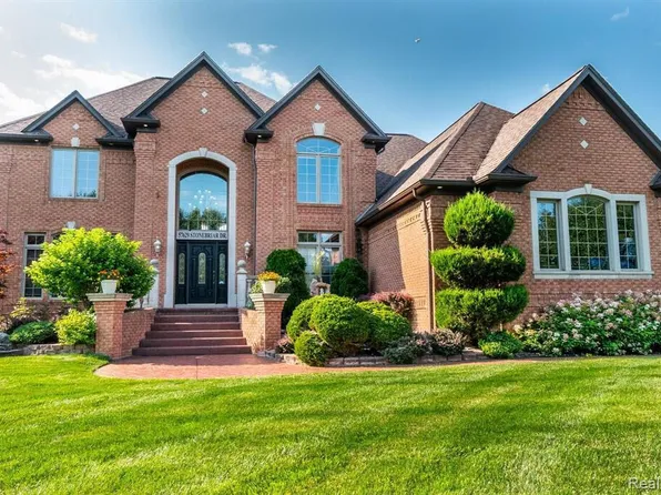 57629 Stonebriar Dr, Washington, MI 48094