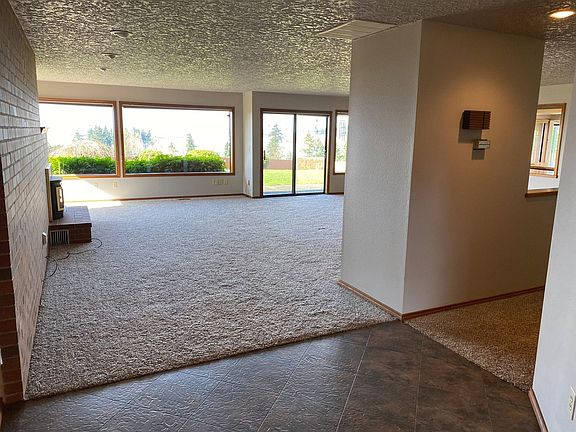 3rd image of 6708 NW Dogwood Dr