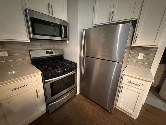 3rd image of 1722 W 21st St APT 2F