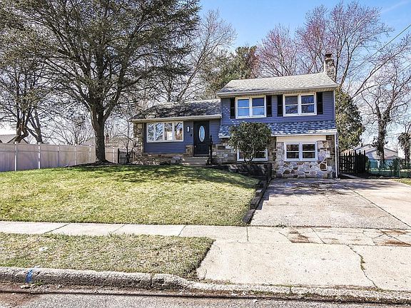 2nd image of 2 Green Ridge Rd