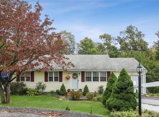 21 Clearview Dr, Brookfield, CT 06804