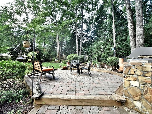 4th image of 2191 Lullwater Ct