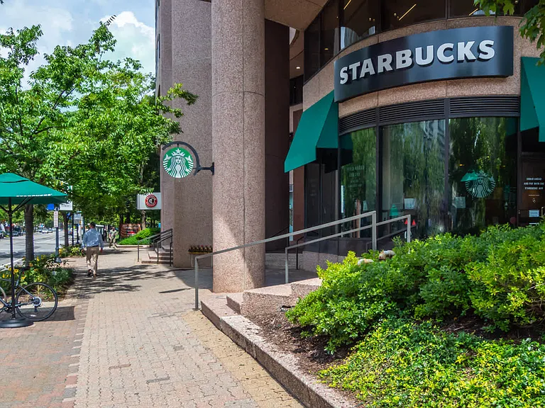 Find your favorite drink spots nearby.