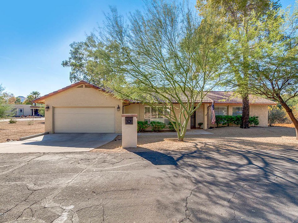 1st image of 846 E Village Circle Dr S