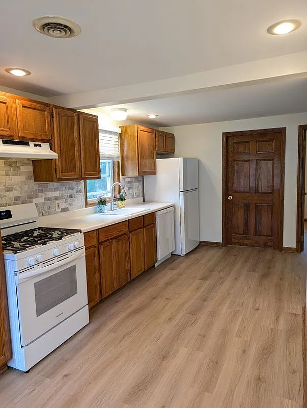 2 bed, 1.0 bath, 1200 sqft, $1,650 — Photo 4