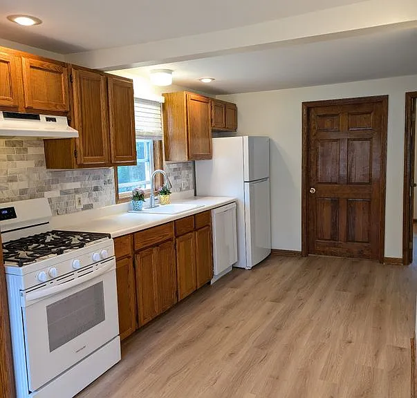 3603 Abbott Rd — Photo 4