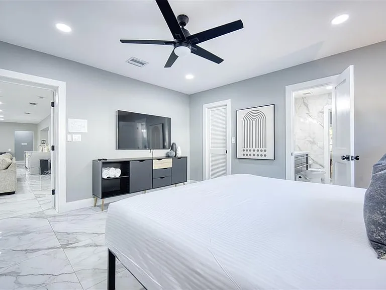 1030 SW 14th Ter — Photo 33