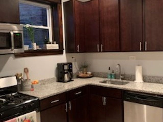 2nd image of 1020 N Damen Ave APT 3