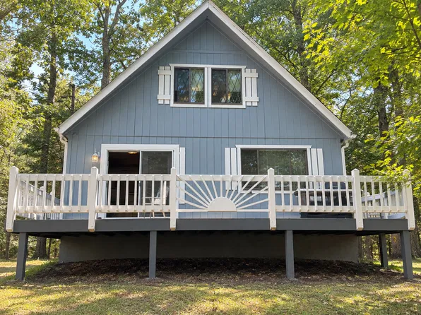 102 Price St, Bushkill, PA 18324