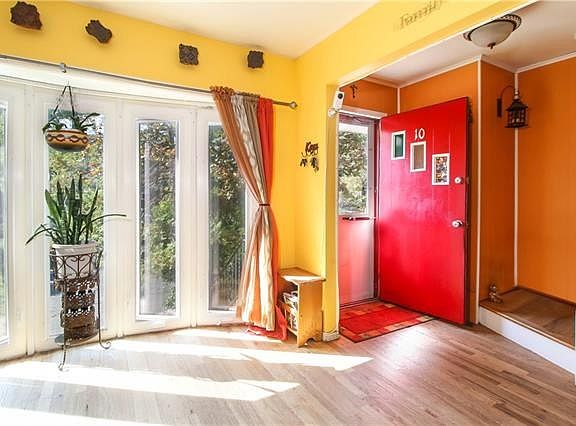2nd image of 10 Regina Pl
