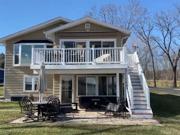 2128 Colladay Point Dr, Stoughton, WI 53589