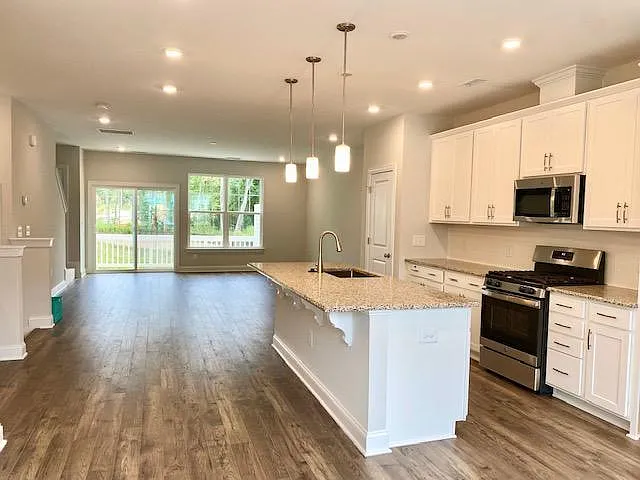 2843 Macbeth Ln — Photo 3
