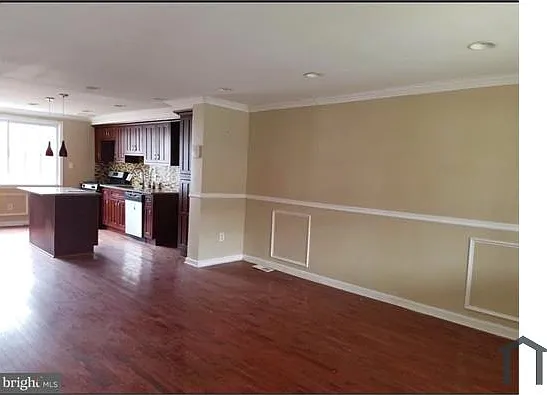 4 bed, $2,800 — Photo 2