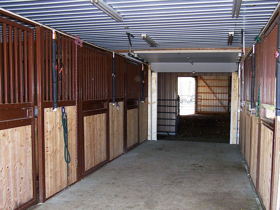 6 stalls to indoor arena