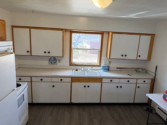 3rd image of 1115 Campbell Dr #9