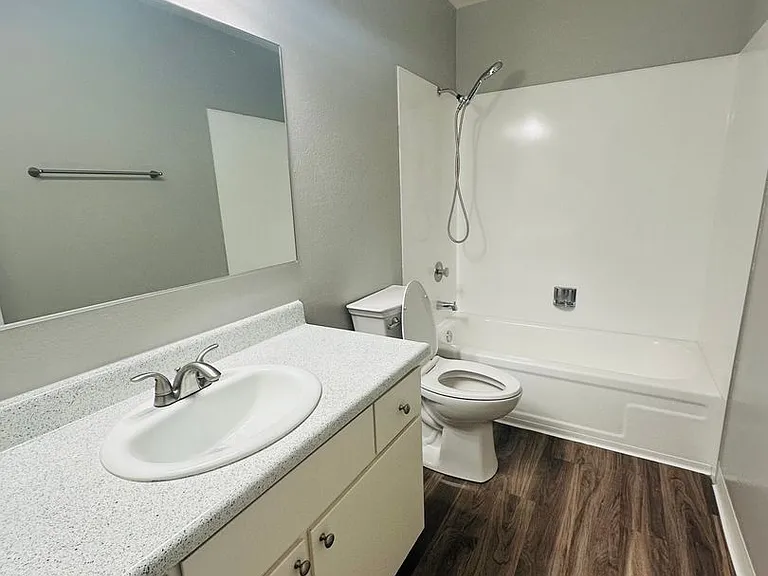 3829 Whitney Ave — Photo 28
