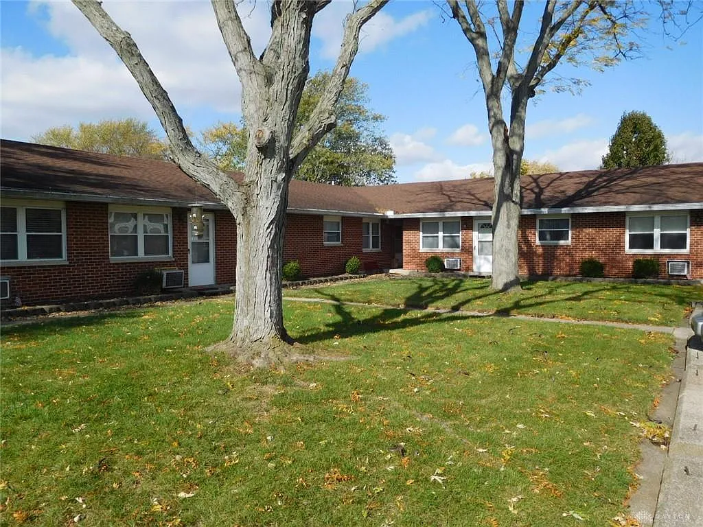 93 Chris Dr photo 1