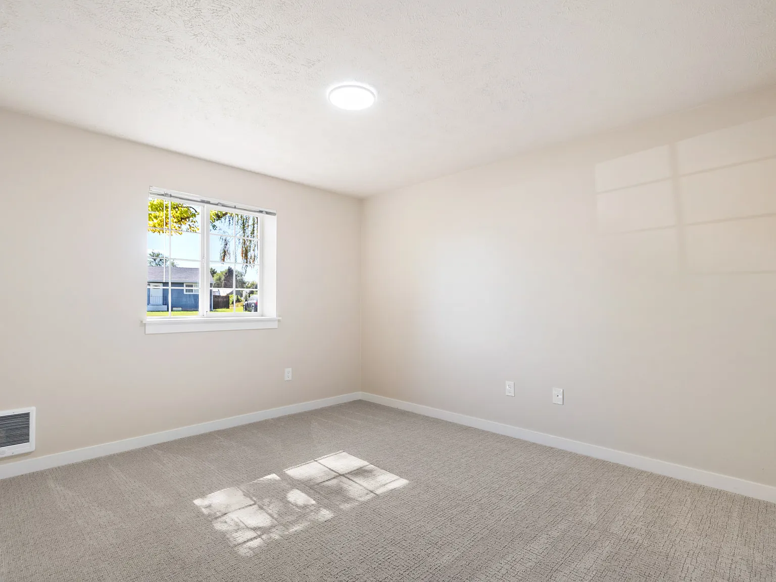 2 bed, 1090 sqft, $1,475 — Photo 3