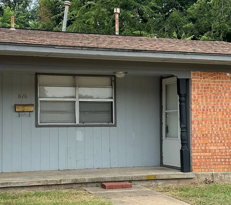 816-818 Russell Cir