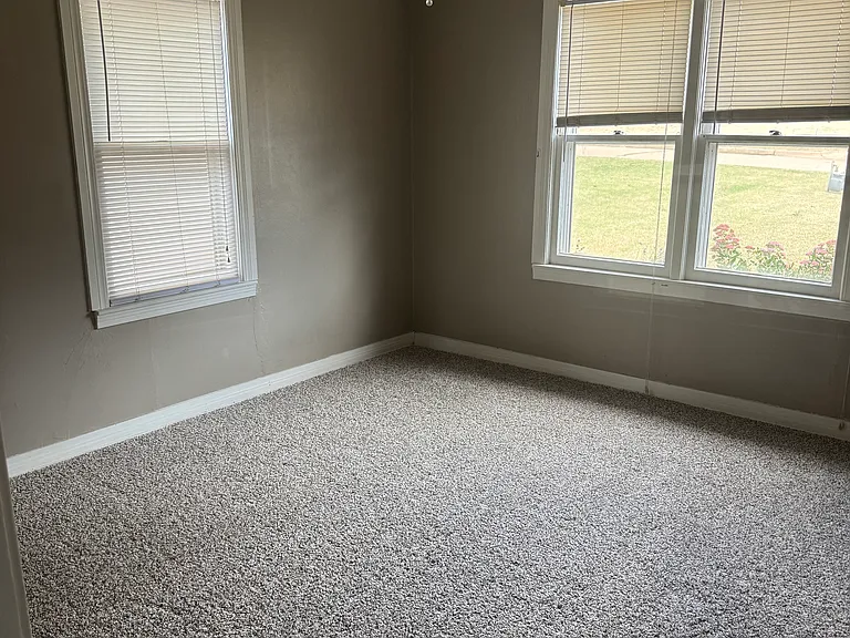 1208 E Hurd St — Photo 27