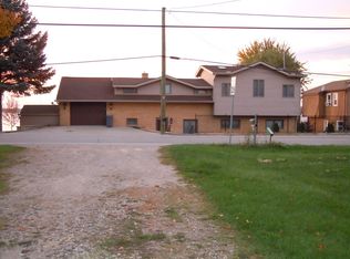 421 E Shore Dr, Whitmore Lake, MI