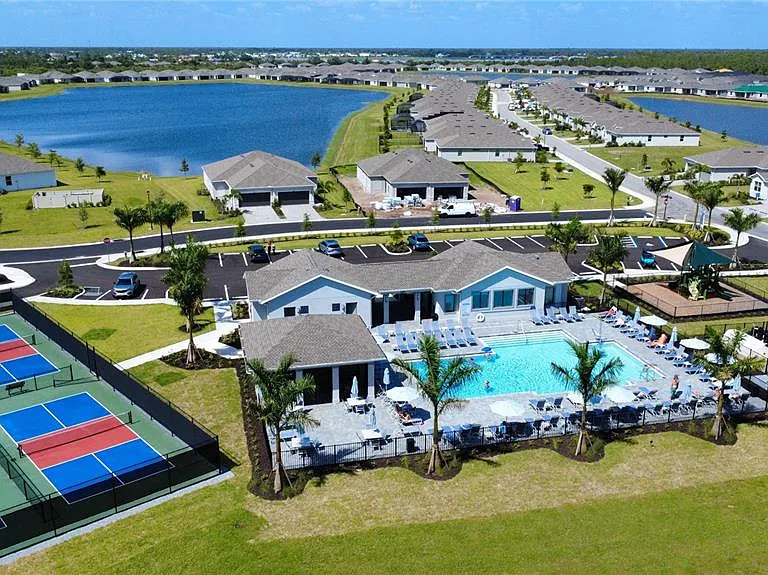 8225 Shore Lake Dr — Photo 29