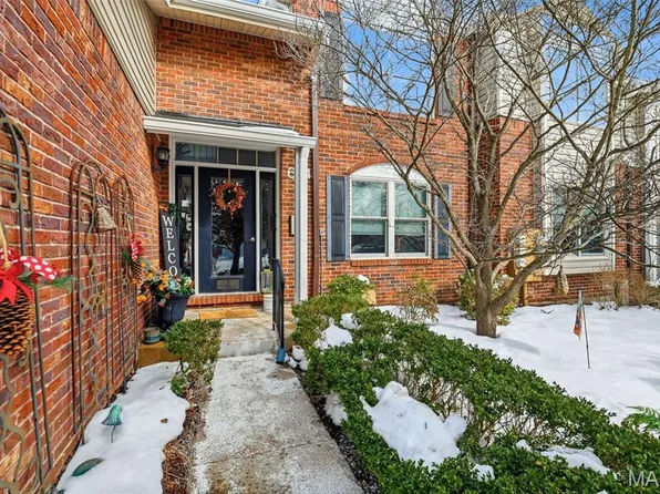 604 Pine Ridge Trails Ct APT 202, Ballwin, MO 63021