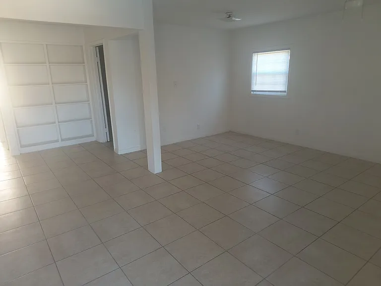 University Place Apartments — Photo 31