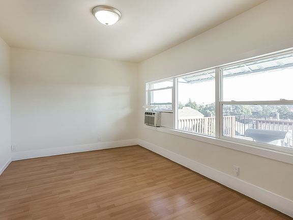 4th image of 2849 Delaware St APT 4