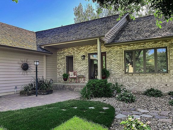 2nd image of 503 W Feathered Cir