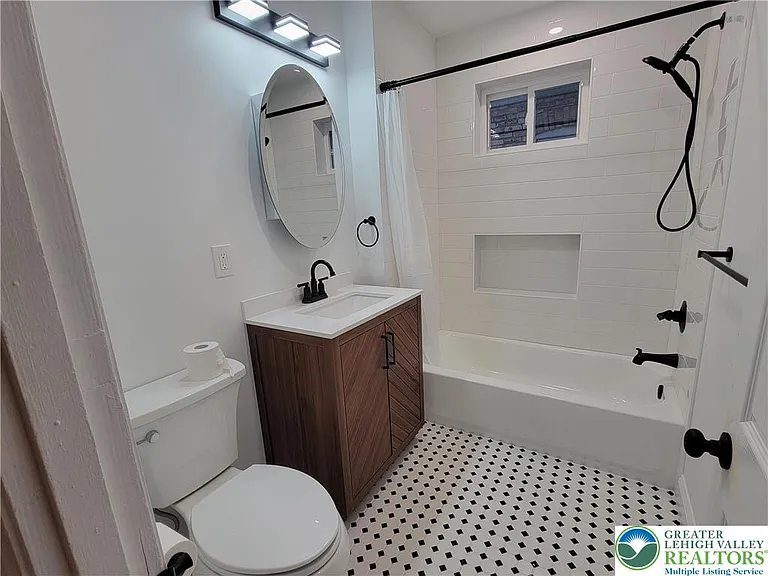 746 Linden St #2 — Photo 6