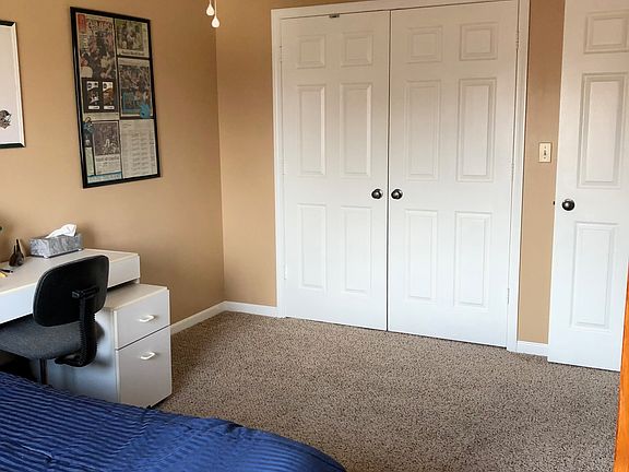 8 ft of closet space