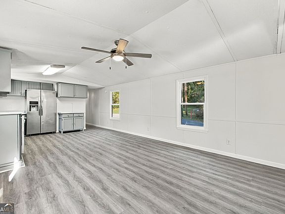 4th image of 160 Mountain View Rd
