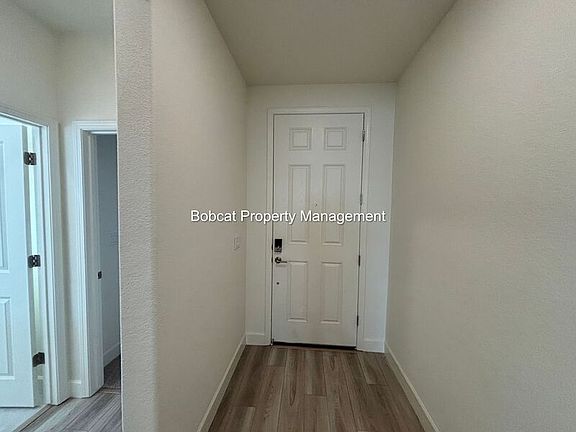 2nd image of 925 Nelle Dr