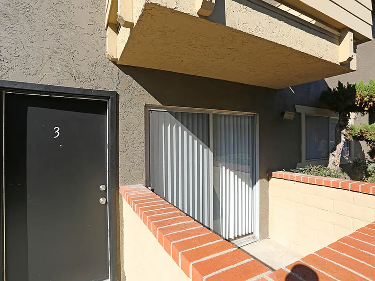Country Apartments — Photo 9