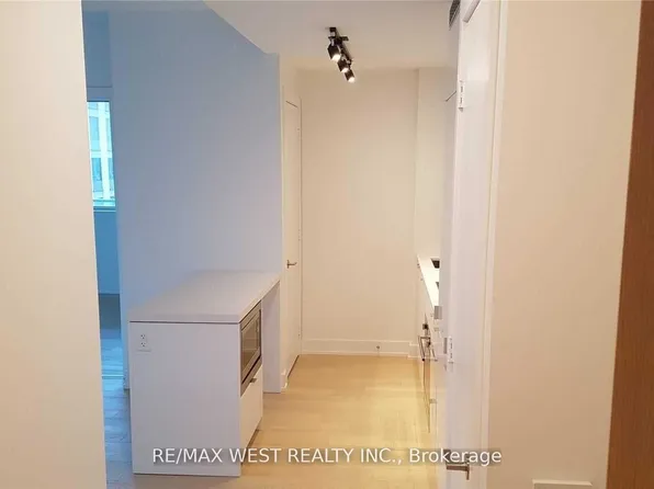 7 Grenville St, Toronto, ON