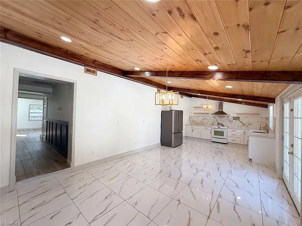 4 bed, 1823 sqft, $1,378 — Photo 3