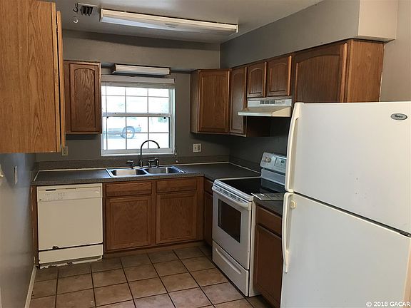 5th image of 4133 NW 19th Dr