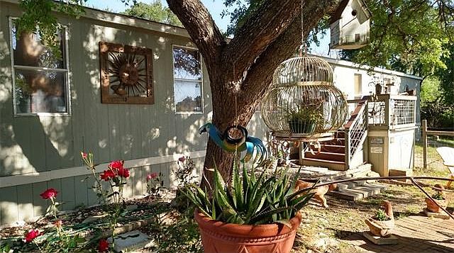 1st image of 601 Oak Mdws