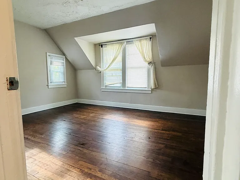 1007 Premont Ave — Photo 27