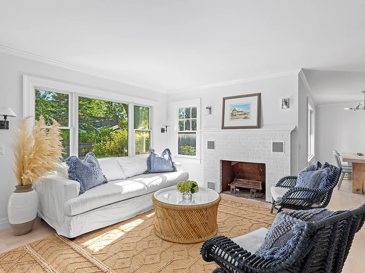 New Chic East Hampton Village Home with pool! — Photo 3