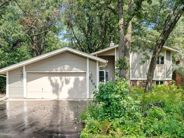 2505 Skillman Cir, Saint Paul, MN 55109