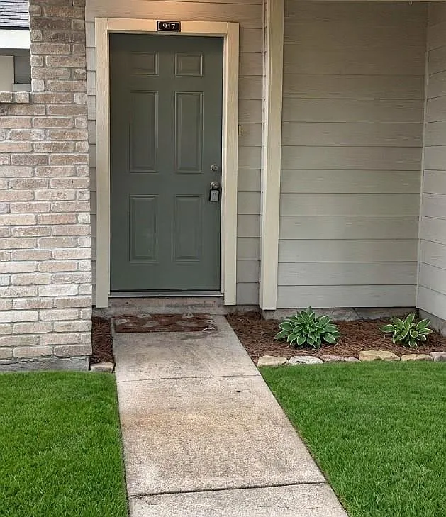 3 bed, 2.0 bath, 1320 sqft, $1,650 — Photo 2