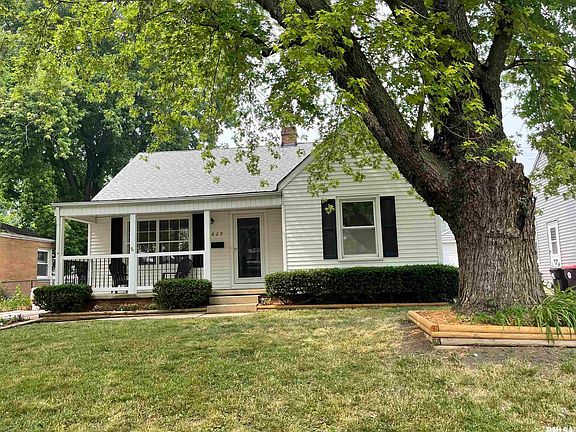 3rd image of 829 E Fairoaks Ave