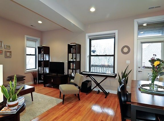 4th image of 4055 N Hermitage Ave APT 3N