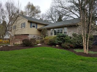 4 Hummingbird Rd, Wyomissing, PA 19610
